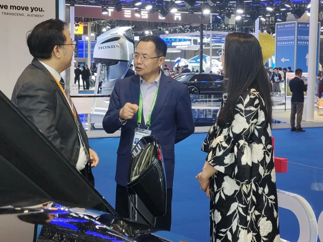 Members of the China Zhi Gong Party in Shanghai Actively Participate in the CIIE