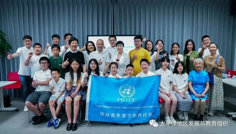 Group photos with the UN flag